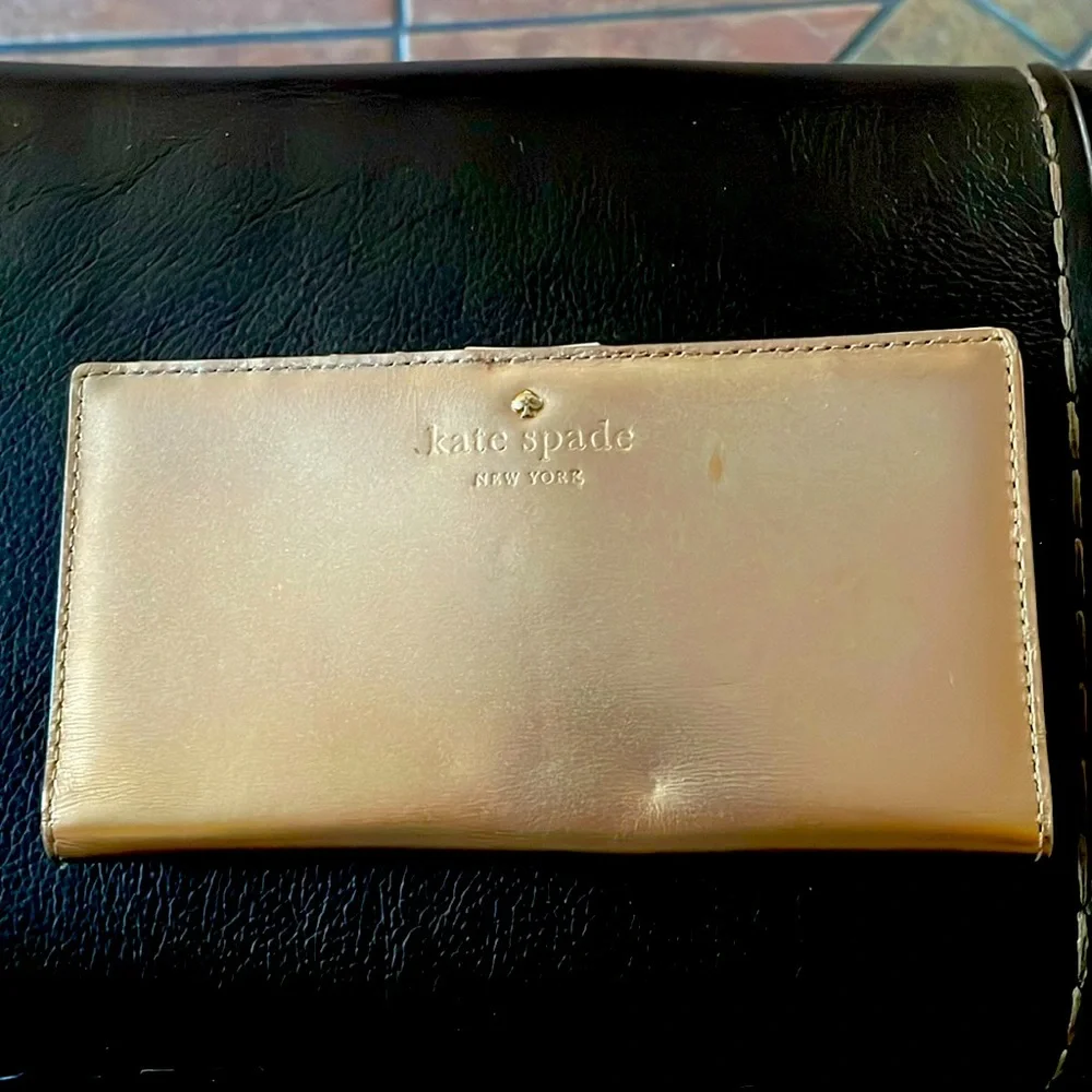 Kate Spade Wallet - Picture 1 of 8